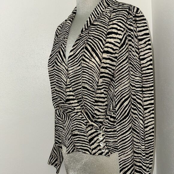 Neiman Marcus 100% silk blouse animal print 8 black cream - Picture 2 of 8